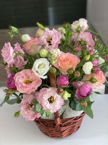 ყუთი ვარდებით