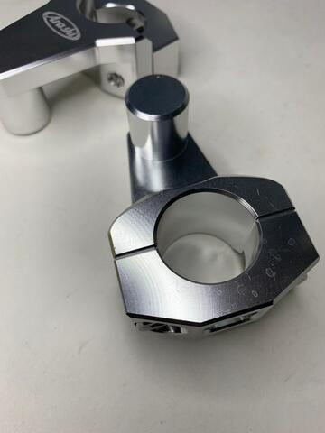 Проставки руля Arashi с 22 мм на 28 мм серебристые
