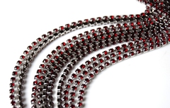 Стразовая цепочка 2 мм красный, родий