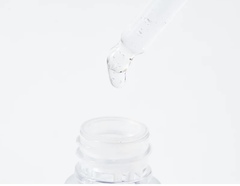 УВЛАЖНЯЮЩАЯ АМПУЛЬНАЯ СЫВОРОТКА ДЛЯ ЛИЦА QUEENCHARM peptides, anti-aging 1%