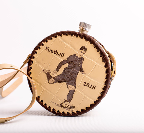 Фляга круглая в кожаном чехле «Football-2018», 0,5 l