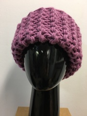 Женская зимняя шапочка крупной вязки (розовый)