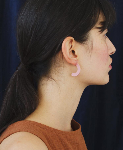 Серьги Arc Studs in Orange / Rose