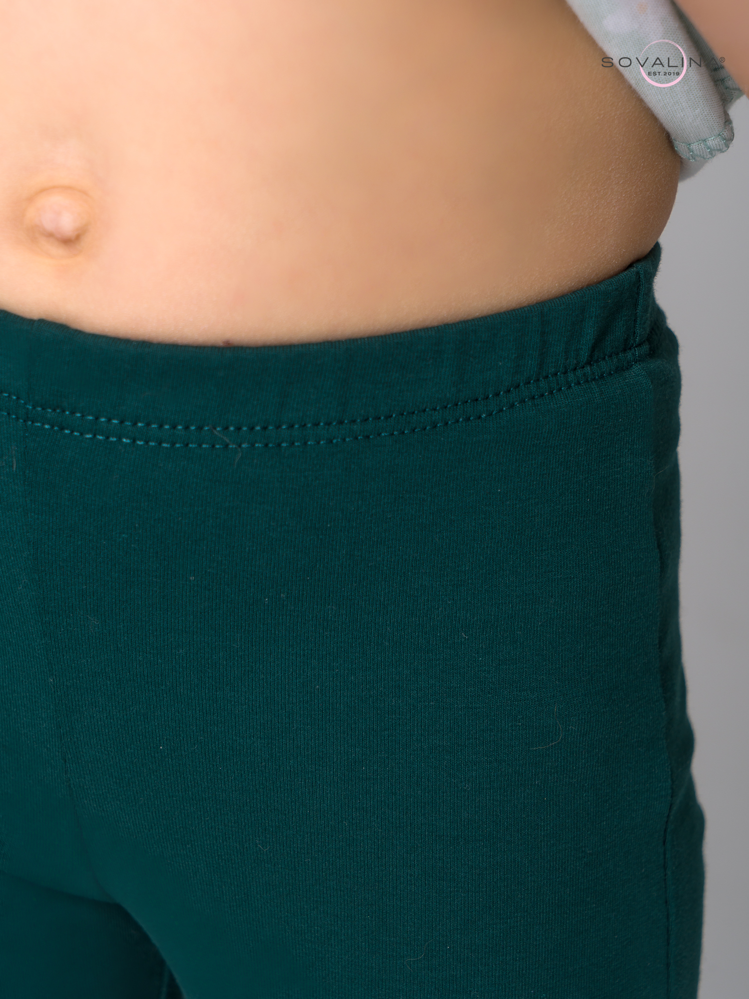 Костюм Актив цветики на оливке-изумруд