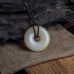 Диск Би большой. Нефрит медово-буромский.