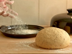 Форма с куполом Cloche Pain для хлеба Emile Henry (базальт)