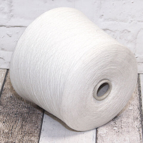 Смесовка с мериносом и ангорой (18%) NEW MILL VIRGINIA 1770 белый молочный