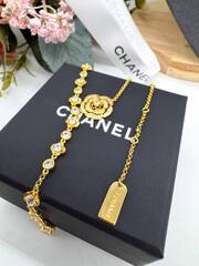 56176-kole-chanel-s-podveskoj-rose