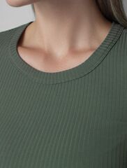 Футболка из трикотажа в широкий рубчик  D49.064 (113014)