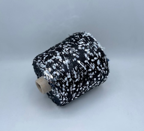 Pinori Filati (пр.Италия),art-Paiettona 350м/100гр. 100% Вискоза+пайетка капля,цвет-Серебро на черной основе, арт.32162