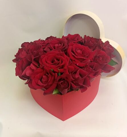 Цветы коробке сердце Амура