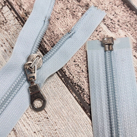 Молния разъемная пластиковая с одним замком 62 см голубая