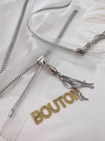 Молния на прозрачной сетке (основе) серебристая с кистью широкая