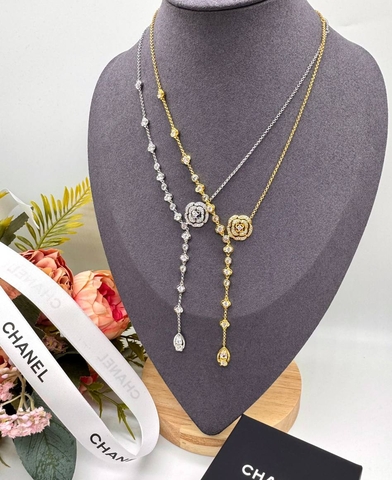 56176- Колье CHANEL с подвеской ROSE