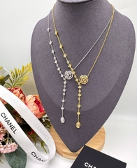 56176-kole-chanel-s-podveskoj-rose