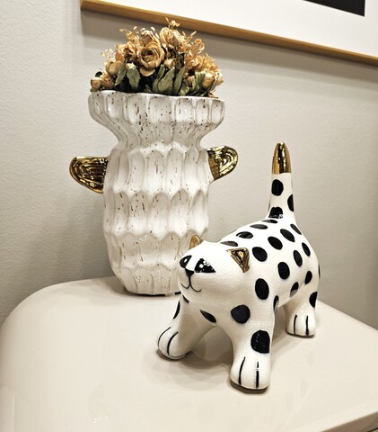Статуэтка Golden ear polka-dot cat
