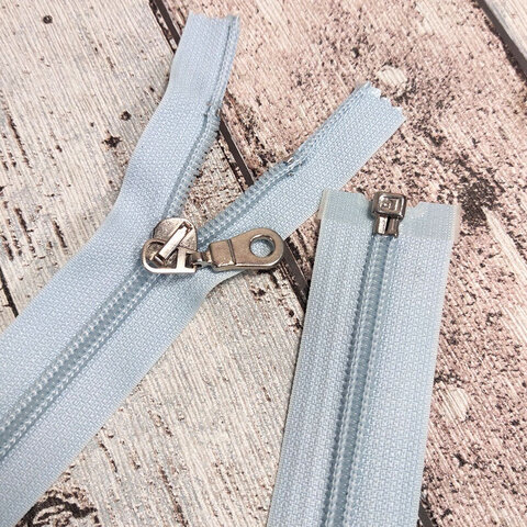 Молния разъемная пластиковая с одним замком 62 см голубая