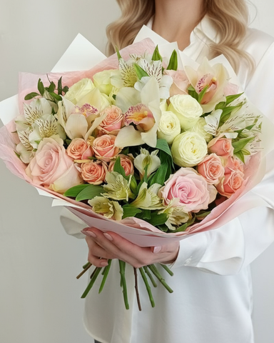 Букет с орхидеями Молекула