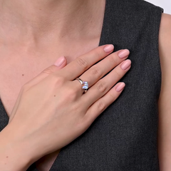 Кольцо из серебра 925 пробы с кристаллом SWAROVSKI перламутр