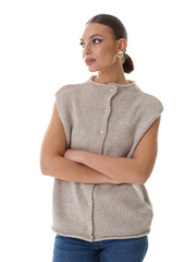 Бежевый шерстяной жилет на пуговицах