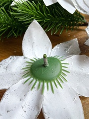 Пуансеттия (рождественская звезда) искусственная, бархатная, БЕЛАЯ с блесками, 1 шт - 15 см, набор 10 голов.