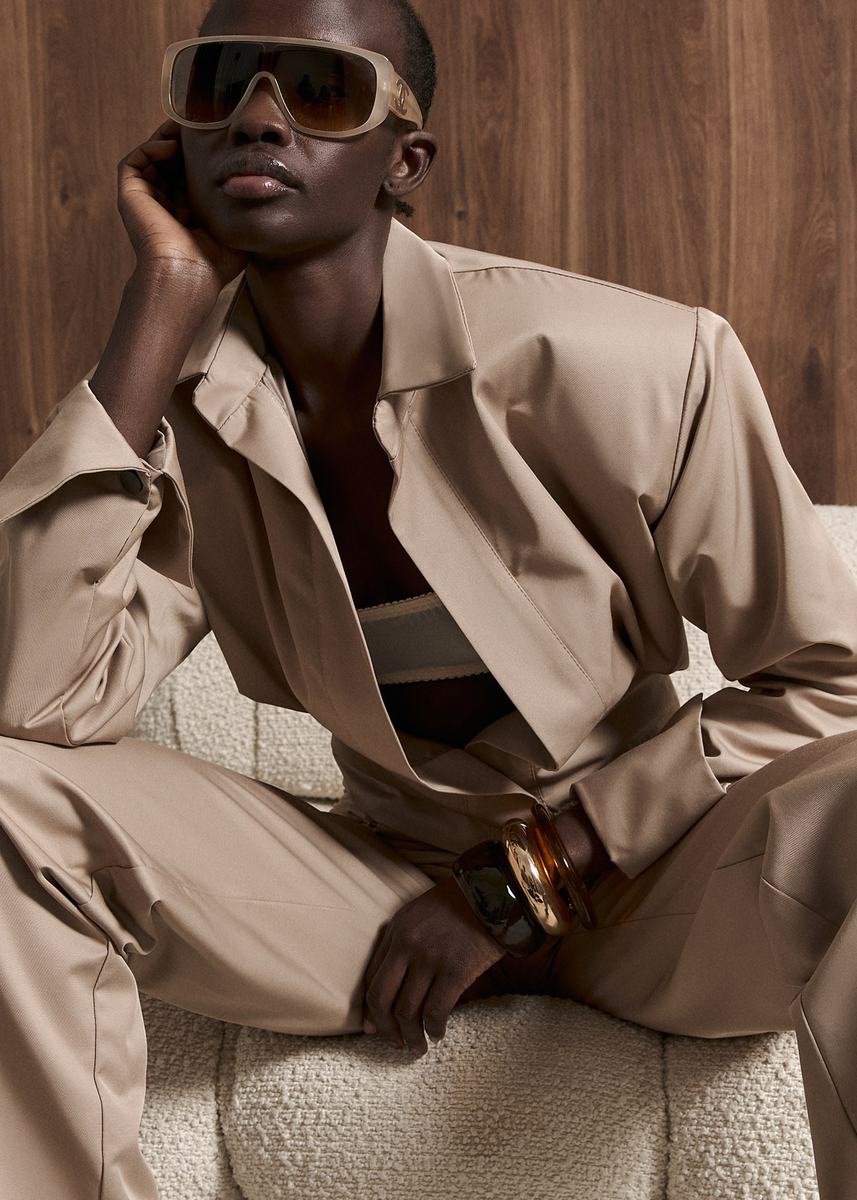 Бомбер, Бежевый