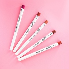 Alvin D`or  A LA FRENCH ALF-23 Карандаш для губ Waterproof gel lip pencil тон 01 cordovan бордовый