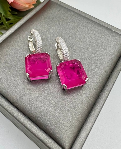 Серьги из серебра 925 пробы с квадратными подвесками цвет фуксия