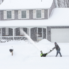 Снегоуборщик Greenworks GD60PSTK4 60V (51 см) аккумуляторный, с АКБ 4 А/ч и ЗУ