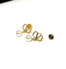 20475 -Серьги-пусеты Valentino с подвеской жемчужиной