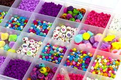 
          Набор для создания украшений-бусины и бисер Alingar, 185х130х18мм, "Lilac explosion", 2 вид.бус., подвес.,бисер, 2х1,2м леска, пластик.пенал с европод