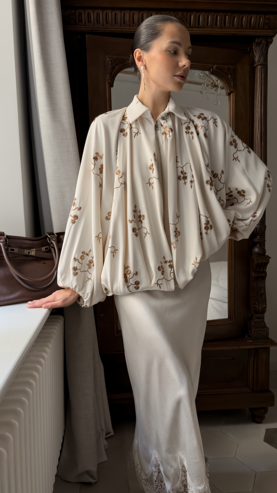 Бомбер с широкими рукавами