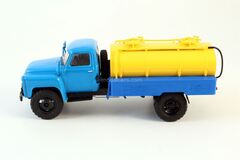 GAZ-53 milk tanker ACPT-3.3 (53) AutoHistory 1:43