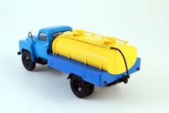 GAZ-53 milk tanker ACPT-3.3 (53) AutoHistory 1:43