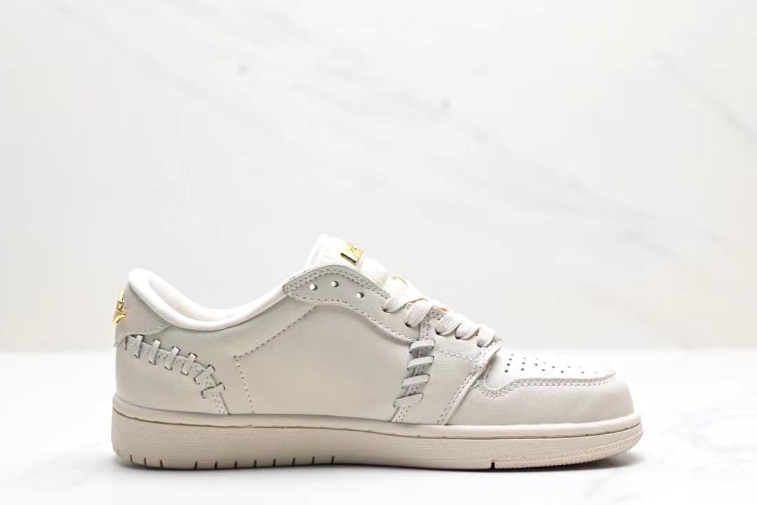 Air Jordan 1 Low . 30