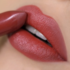 RELOUIS Помада PREMIUM GOLD №323 теплая марсала