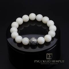 Браслет "Колесо судьбы". Белый нефрит . Бусины 12мм.