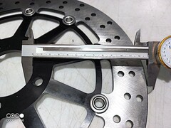 Диск тормозной на Kawasaki ZX7RR / ZX7R / ZX9R / ZX12R NINJA / передний / черный