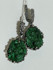 Малахит  (серьги из серебра)