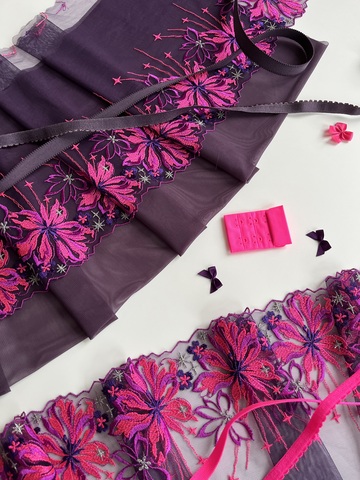 Вышивка на сетке фиолетовая/неон 24 см (левая)