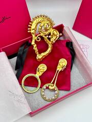 73326- Длинные асимметричные серьги в стиле Schiaparelli с круглыми подвесками