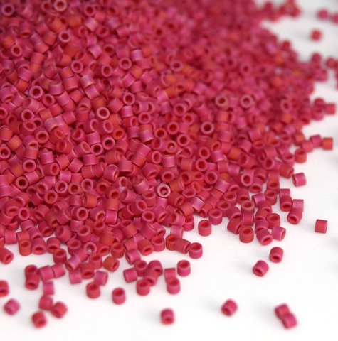 DB-0362 Бисер цилиндрический Миюки делика 11/0 Красный радужный матовый непрозрачный /Miyuki delica 11/0 Opaque Red AB Matted