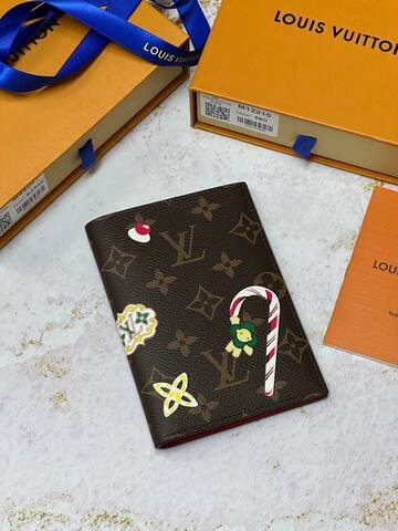 Обложка для паспорта Louis Vuitton Candy Factory