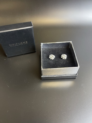 Запонки Oriflame Sweden серебристые в виде узелка, в родной коробке, винтаж