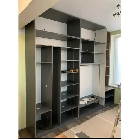 Шкаф распашной в гостинной