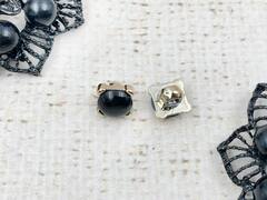 Пуговицы блузочные на ножке, d 0,8 см, чёрный с золотом