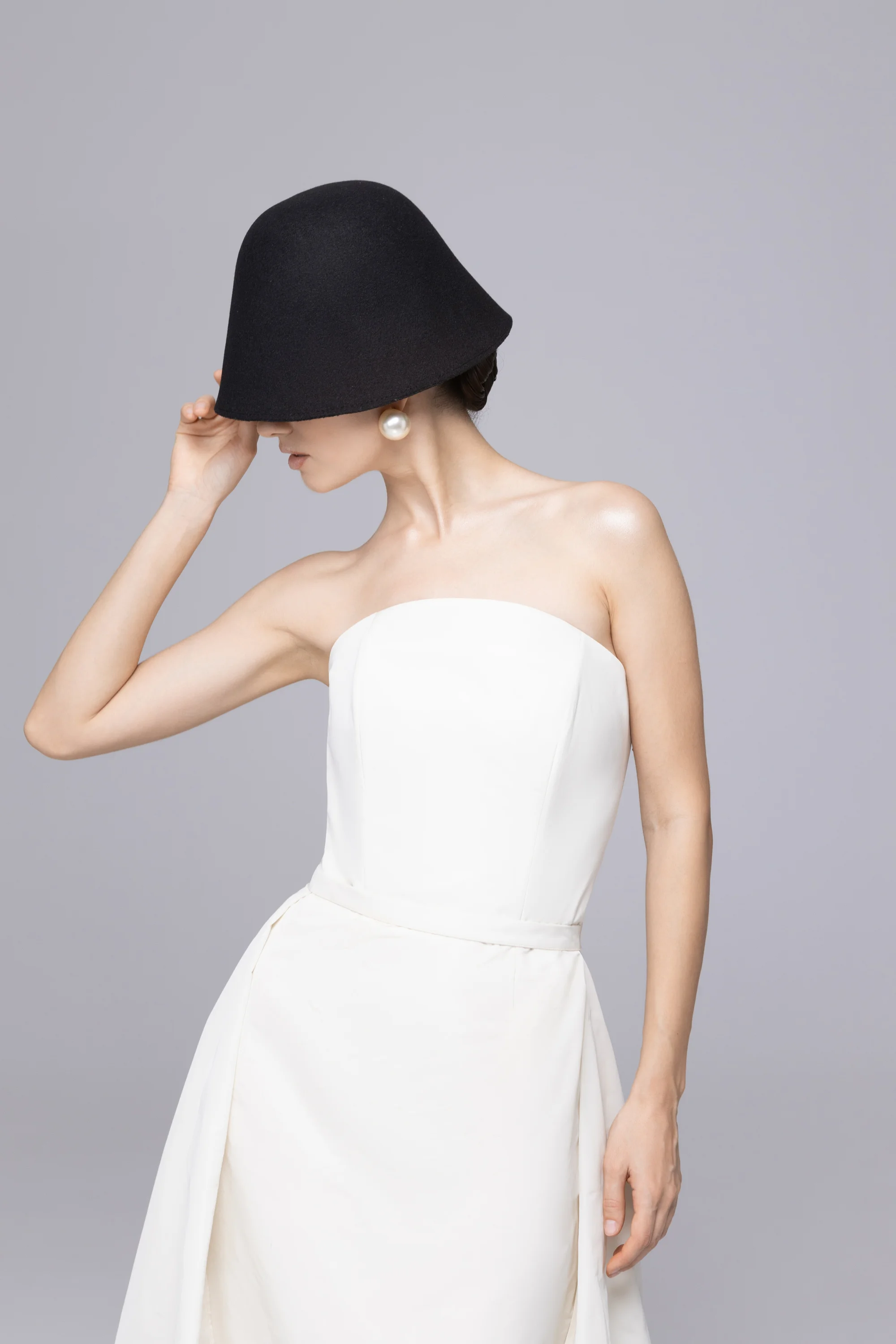 Платье со шлейфом из тафты