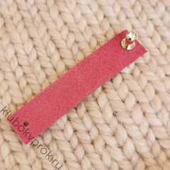 Кожаная бирка с гвоздиком со стразой 