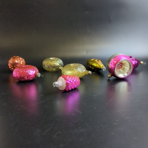 Ёлочные игрушки набор из 8 разных штук, медальоны, сосулька,и др, стекло, подвесные, винтаж времён СССР 1960-1980 гг. Советские ёлочные игрушки и украшения. Состояние и комплектация на фото.