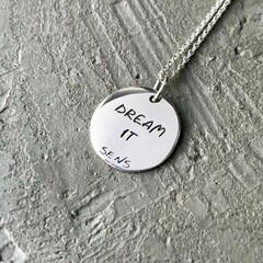 Медальон Dream it, фактурный